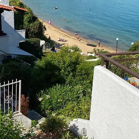 Irini Seaside بيت للعطل *